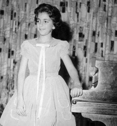 Vanya after her recital in July 1960 at Sao Paulo's Art Museum